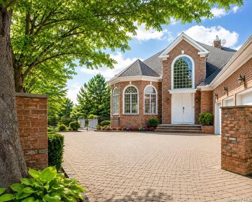 63 Charney Ct, Manhasset, NY, 11030-4414 | Card Image
