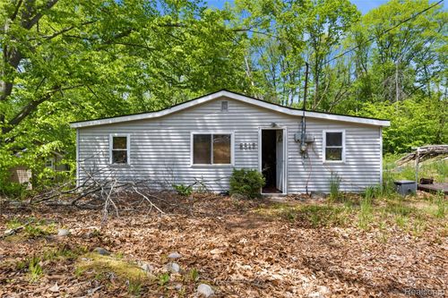 5842 Woodland Dr, Lake, MI, 48632-9220 | Card Image
