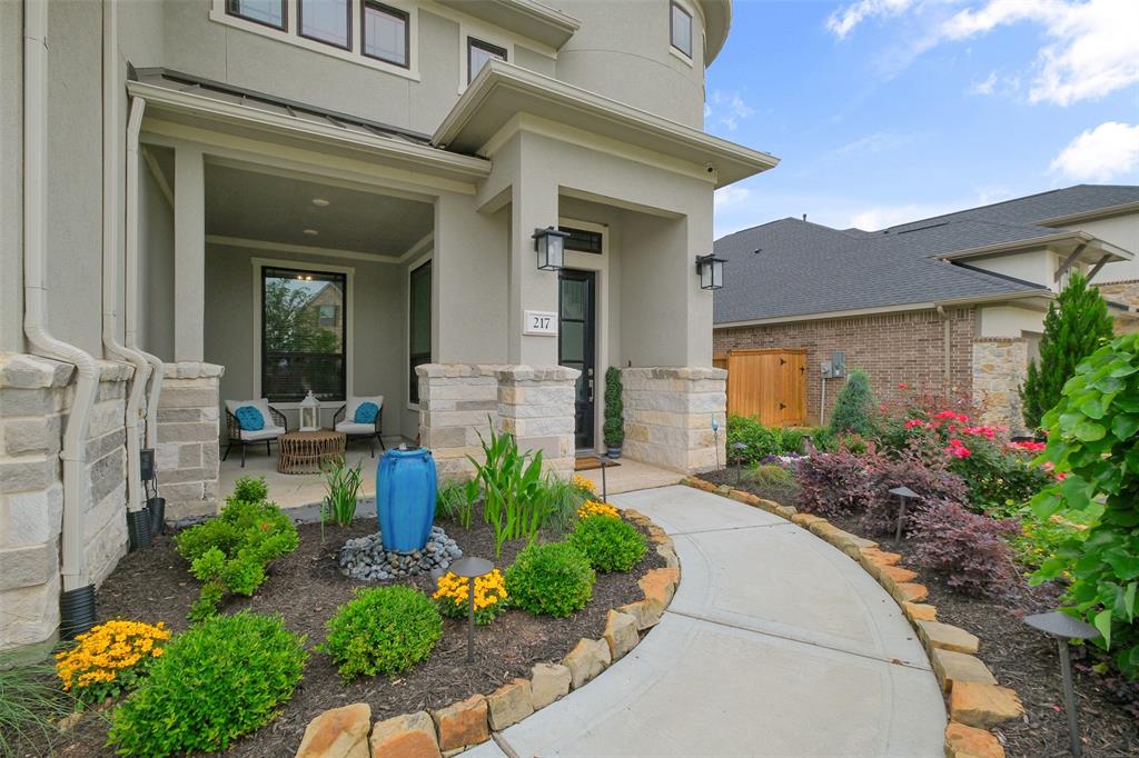 Lakehouse Landing Dr, Katy, TX 77493