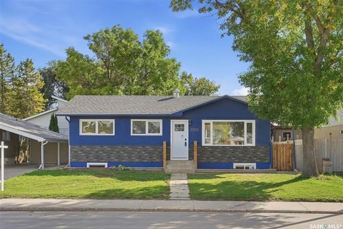 3805 Diefenbaker Dr, House with 5 bedrooms, 2 bathrooms and 2 parking in Saskatoon SK | Card Image
