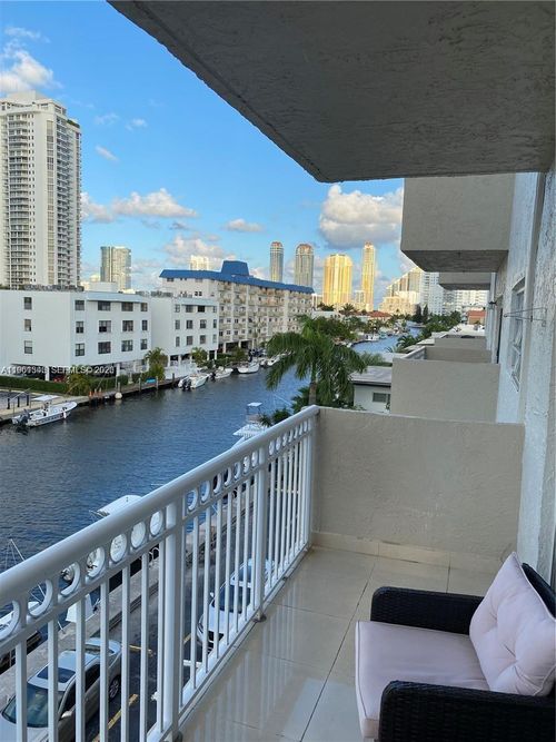 apt-407-3601 Ne 170th St, North Miami Beach, FL, 33160-3143 | Card Image