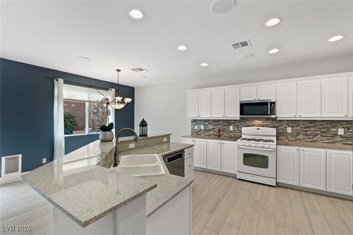 9757 Marcelline Ave, Las Vegas, NV, 89148-5752 | Card Image