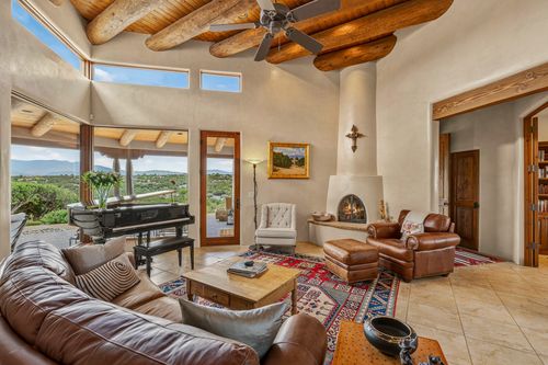 19 Sunrise Vista Rd, Santa Fe, NM, 87506-8353 | Card Image