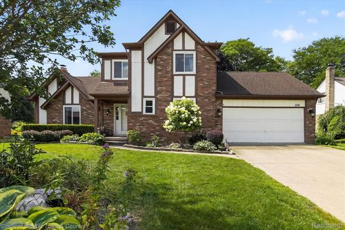 524 Kentucky Dr, Rochester Hills, MI, 48307-3731 | Card Image