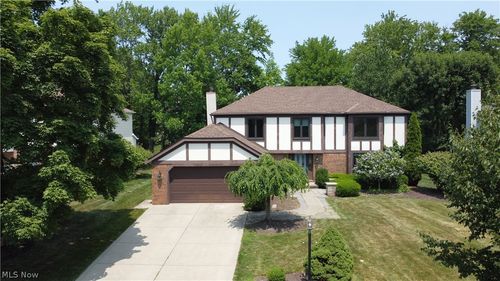 16932 Willow Wood Dr, Strongsville, OH, 44136-7536 | Card Image