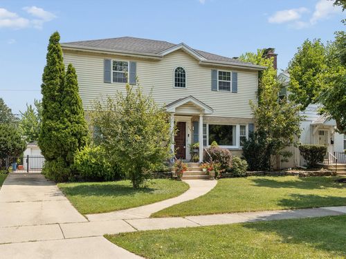 713 Community Dr, La Grange Park, IL, 60526-1556 | Card Image