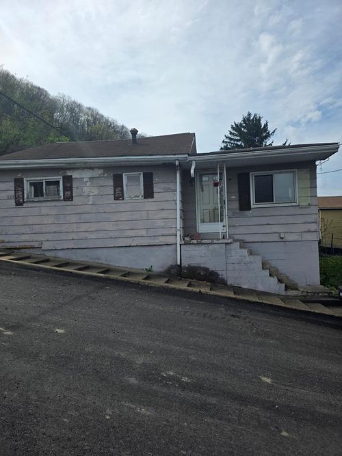449 Rose St, Follansbee, WV, 26037-1533 | Card Image
