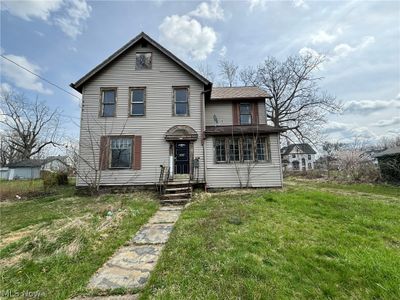 Front facade featuring a front lawn | Image 1