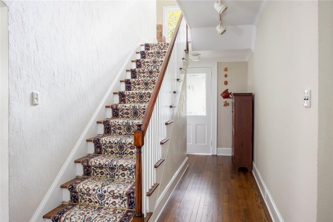 Front entry hall | Image 6