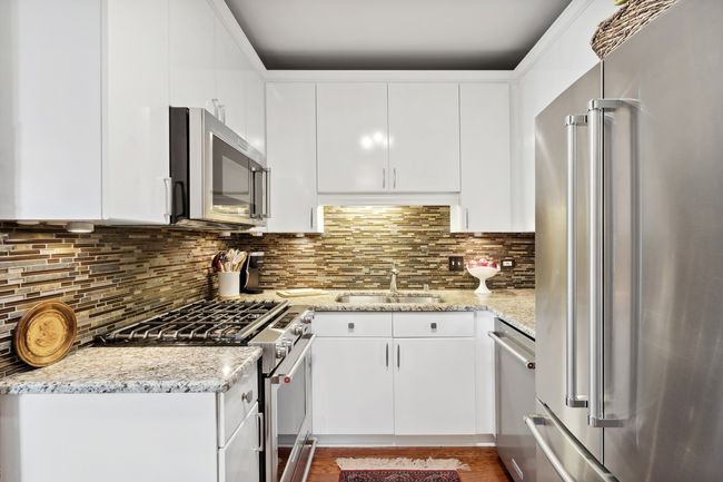 APT-1409 - 21 W Chestnut St, Condo with 2 bedrooms, 2 bathrooms and 1 parking in CHICAGO IL | Image 8