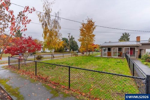 511 E Elwood St, Stayton, OR, 97383-1863 | Card Image