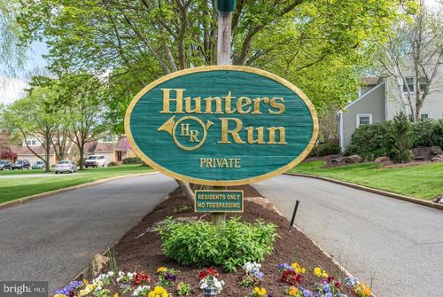 89 Hunters Run, Newtown Square, PA, 19073-3928 | Card Image