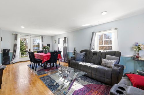 115 River Road, Brunswick, ME, 04011 | Card Image