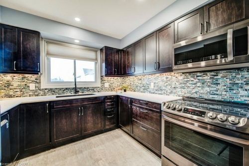 29-589 Beechwood Dr, Waterloo, ON, N2T2K9 | Card Image