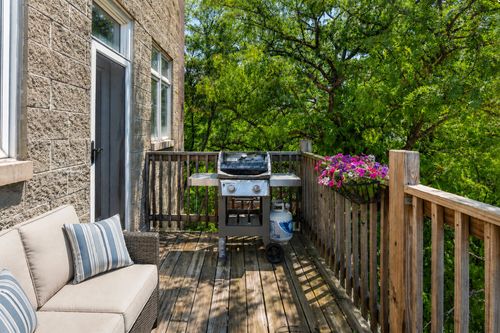 3e-2001 W Addison St, Chicago, IL, 60618-6132 | Card Image