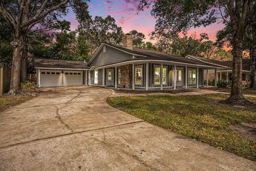 605 Kings Ct, Dickinson, TX, 77539-3331 | Card Image