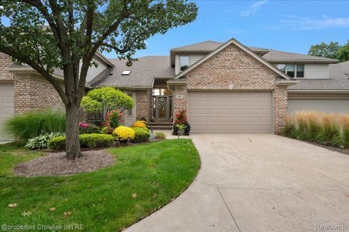 980 Sunset Dr, Waterford, MI, 48328-4075 | Card Image
