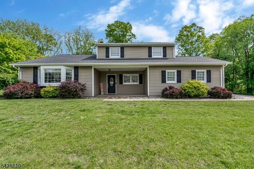 11 Manchester Dr, Whippany, NJ, 07981-1616 | Card Image