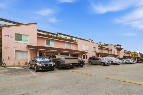 apt-204-8027 Lake Dr, Doral, FL, 33166-7772 | Card Image
