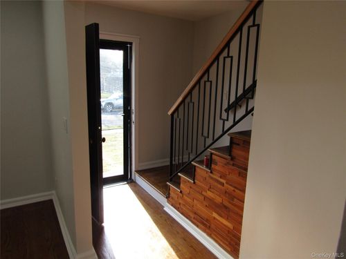 321 Redmont Rd, W Hempstead, NY, 11552-3025 | Card Image