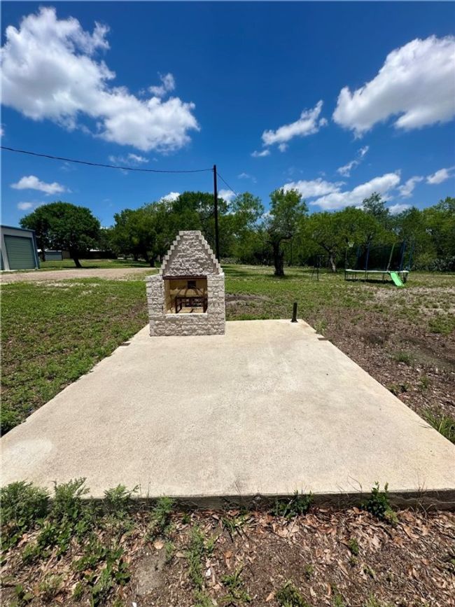 1069 Highway 72, House other with 4 bedrooms, 2 bathrooms and null parking in Three Rivers TX | Image 7