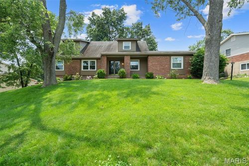 313 Wildbrier Dr, Ballwin, MO, 63011-2621 | Card Image