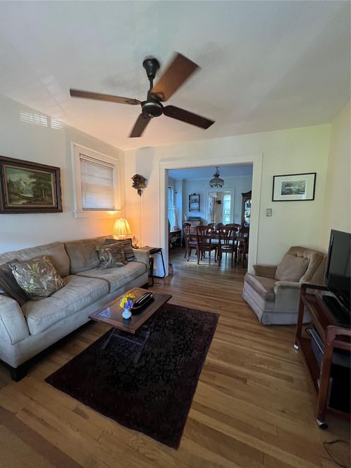 31 9th Ave, Sea Cliff, NY, 11579-1117 | Card Image