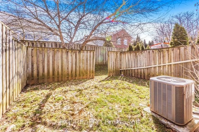 10 - 81 Valridge Dr, Condo with 3 bedrooms, 2 bathrooms and 1 parking in Ancaster ON | Image 18