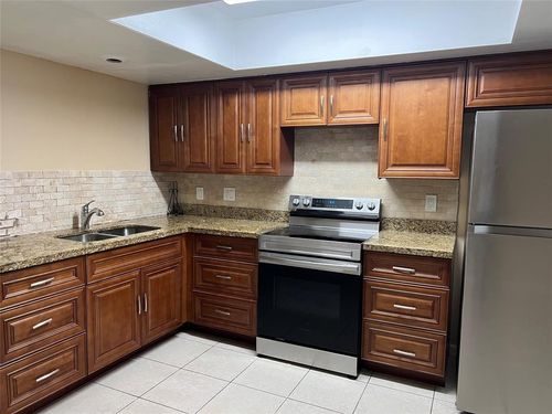 426 Se 13th Dr, Deerfield Beach, FL, 33441-6930 | Card Image