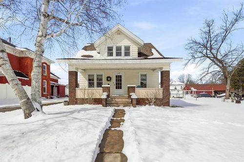 618 W Central St, Chippewa Falls, WI, 54729-2255 | Card Image