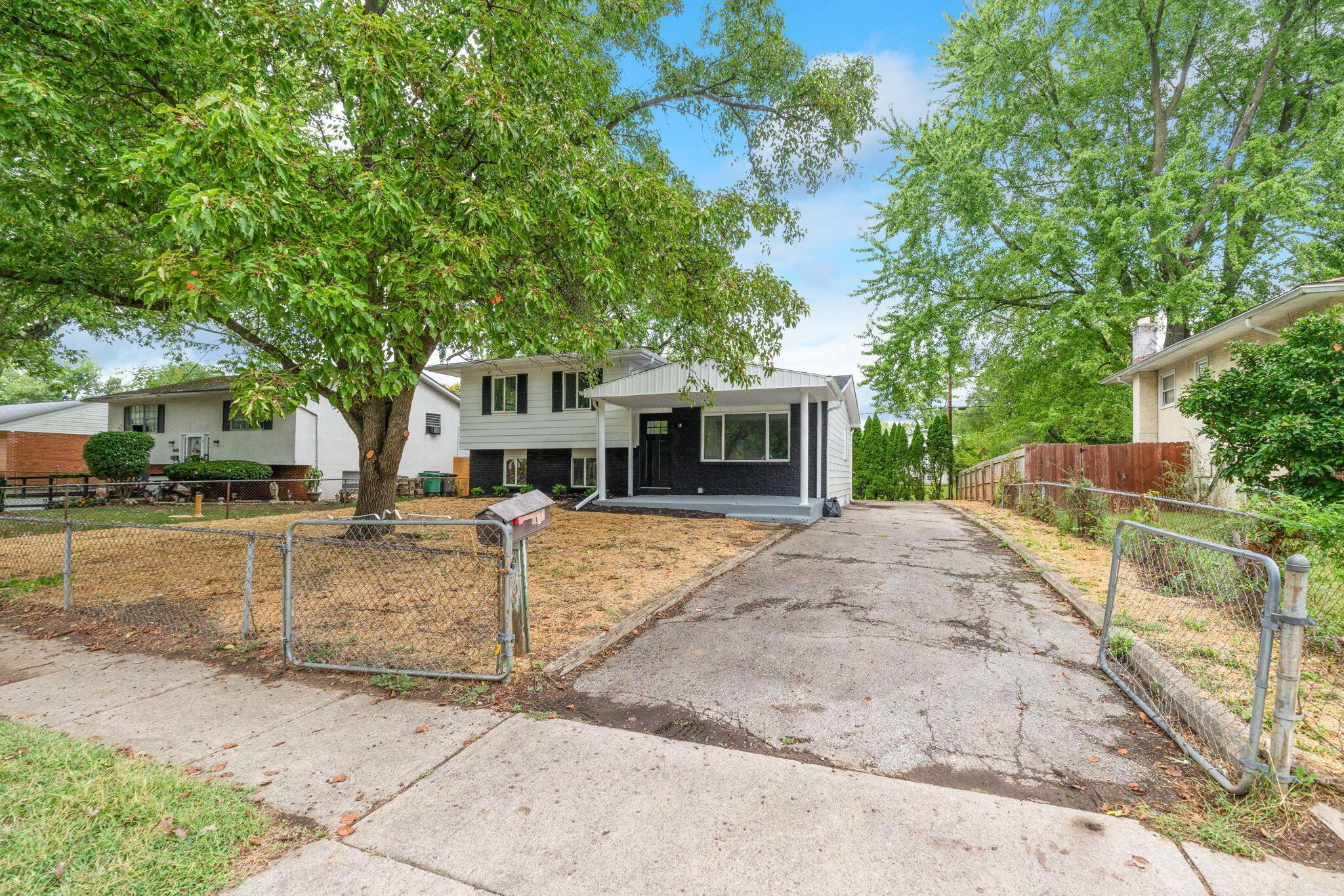 Gunston Dr, Columbus, OH 43232