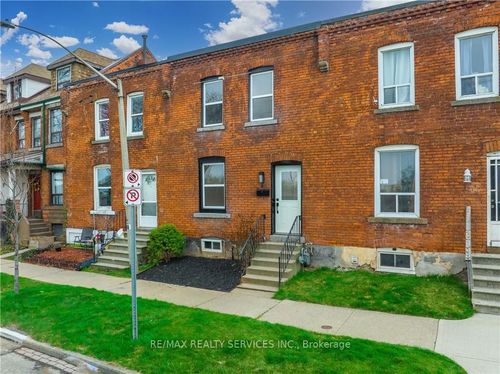 6 Mars Ave, Hamilton, ON, L8L3V8 | Card Image