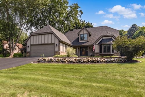 643 Cardiff Dr, Hartland, WI, 53029-2511 | Card Image