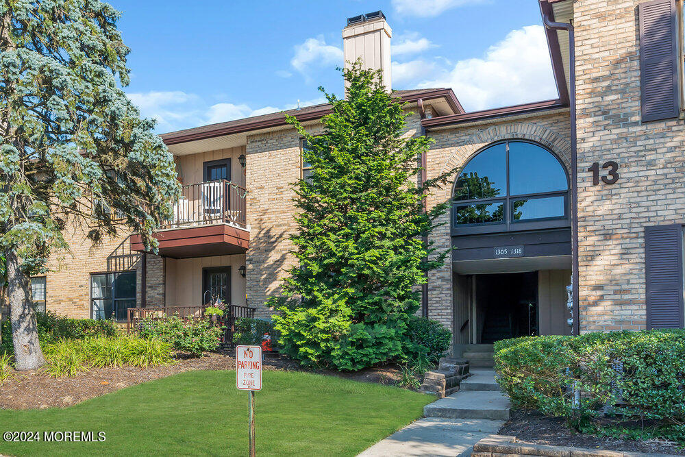 Wellington Pl, Matawan, NJ 07747