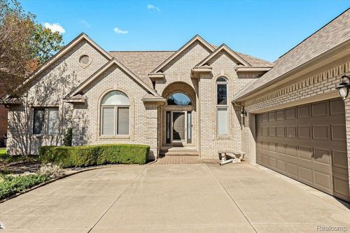 57563 Stonebriar Dr, Washington Township, MI, 48094-3171 | Card Image