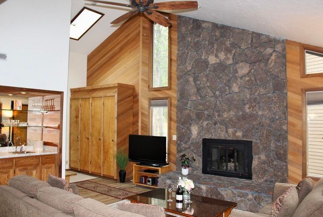 6-Owner Closets-Bar-Fireplace-R14 | Image 7