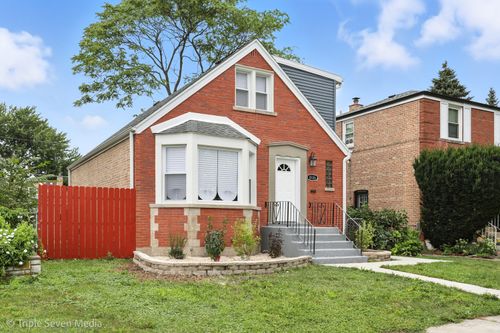 8126 Wentworth Ave, Chicago, IL, 60620-1237 | Card Image