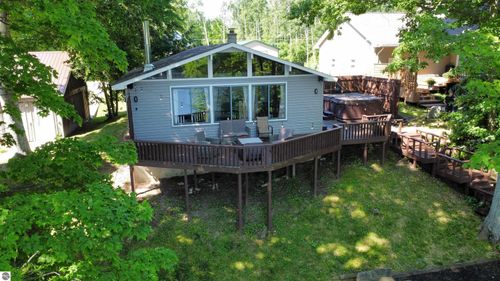 7851 White Birch Dr, Farwell, MI, 48622-9412 | Card Image