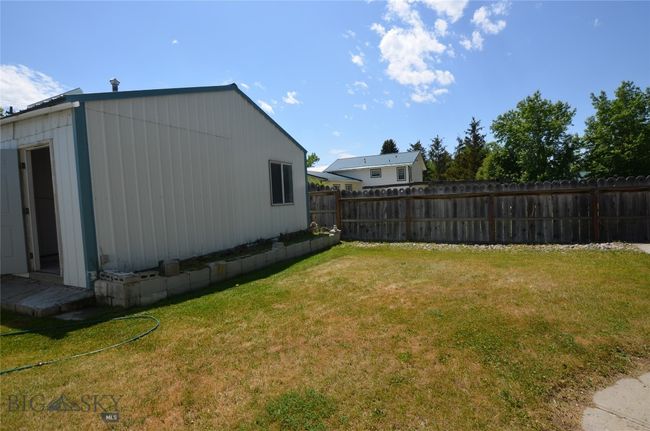 Back yard | Image 28