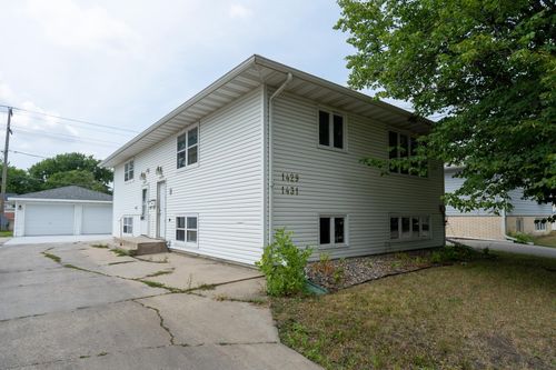 1429 & 1431 16 1/2 Street S, Fargo, ND, 58103 | Card Image