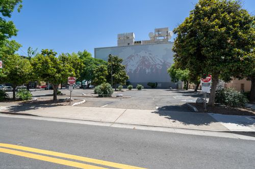 1335 Yuba St, Redding, CA, 96001-1012 | Card Image