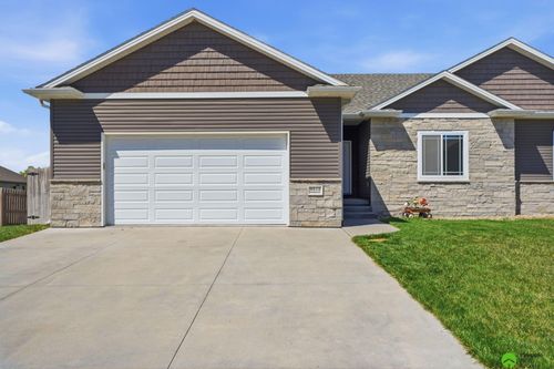 9515 Friedman St, Lincoln, NE, 68516-3523 | Card Image