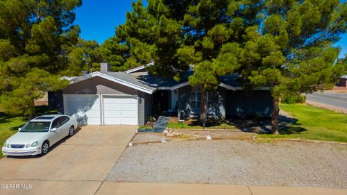 369 Cross River Rd, Horizon City, TX, 79928-6703 | Card Image