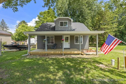 118 S Clark St, Six Lakes, MI, 48886-5108 | Card Image