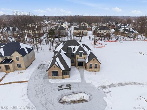 1055 E Avon Rd, Rochester Hills, MI, 48307-2400 | Card Image