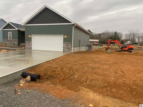 44 Fieldstone Cir, Cadiz, KY, 42211-7301 | Card Image