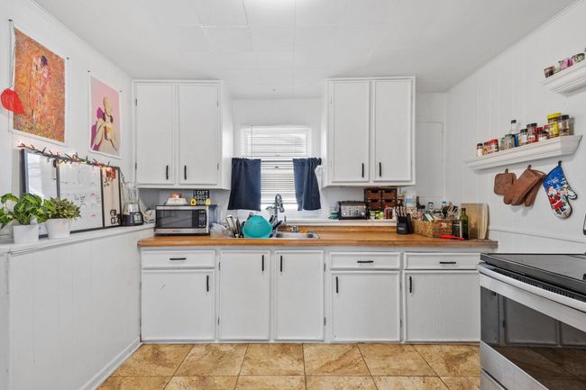 Kitchen - Lower Unit | Image 19