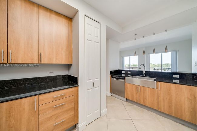 APT-305 - 2633 Ne 14 Th Ave, Condo with 2 bedrooms, 2 bathrooms and null parking in Wilton Manors FL | Image 8