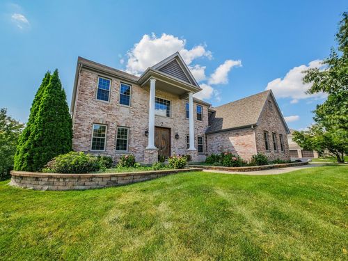 2 12 Lakes Ct, Lake In The Hills, IL, 60156-6334 | Card Image