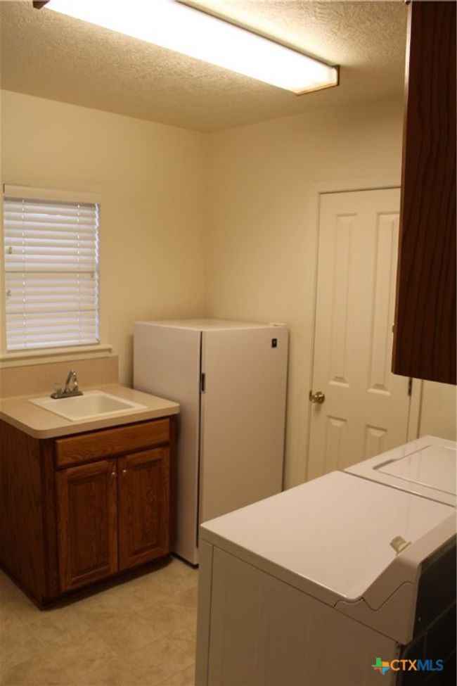 963 County Road 176, House other with 2 bedrooms, 3 bathrooms and null parking in Hallettsville TX | Image 11